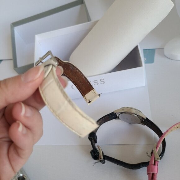 GUESS Y2K Silver Crystal 3 Genuine Leather Alligator Texture Wrist Straps Watch - Picture 14 of 15